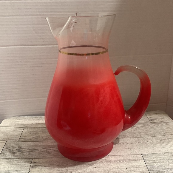 Vintage 1960’s Red Blendo Pitcher West Virginia 2 quart gold foil trim ❤️ - Picture 2 of 10